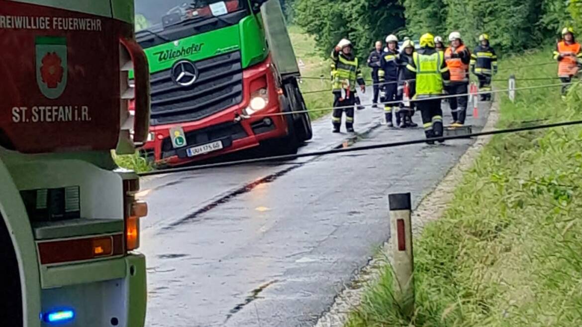 Verkehrsunfall – LKW Bergung in Aschau