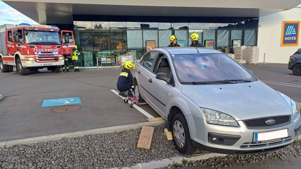 PKW-Bergung, Hofer Parkplatz – 31. Juli 2025
